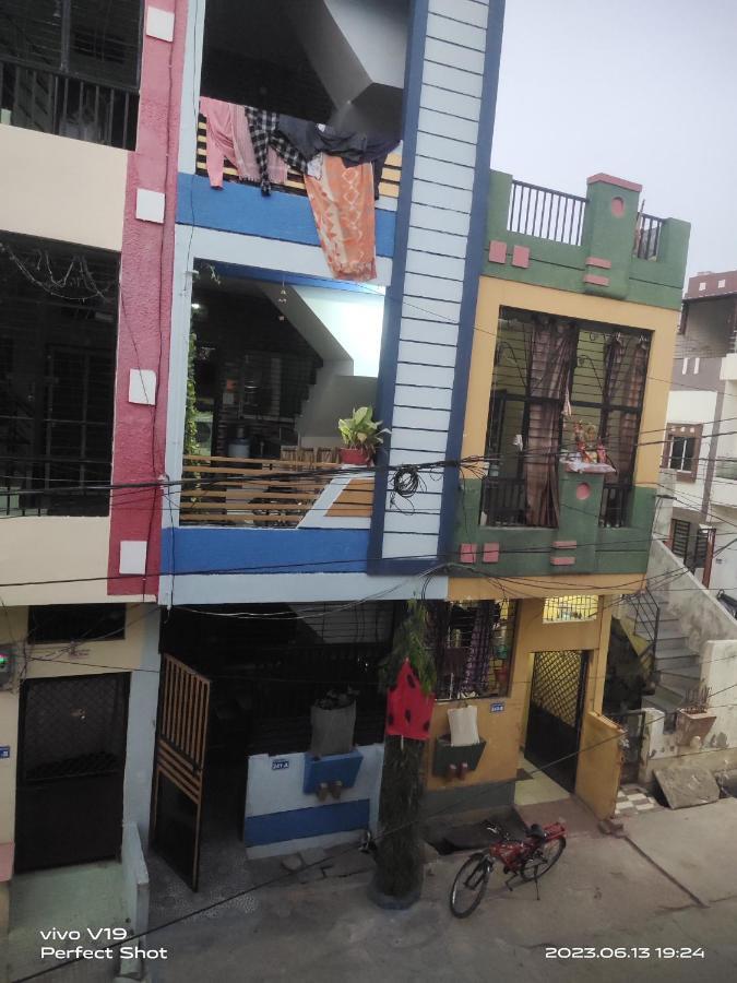 Yashu Guest House Удджайн Экстерьер фото